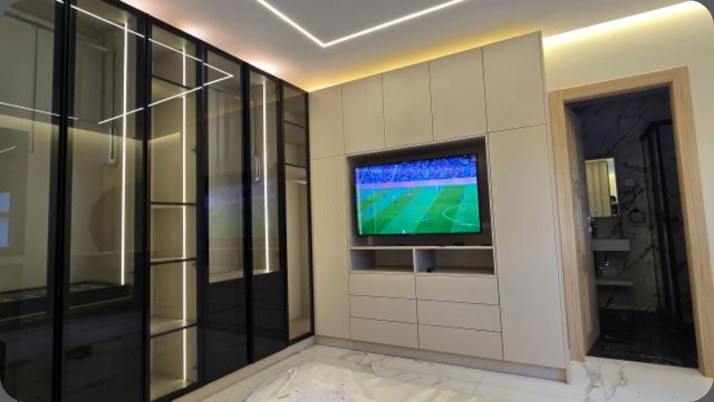 Dressing sur-mesure avec TV intégrée